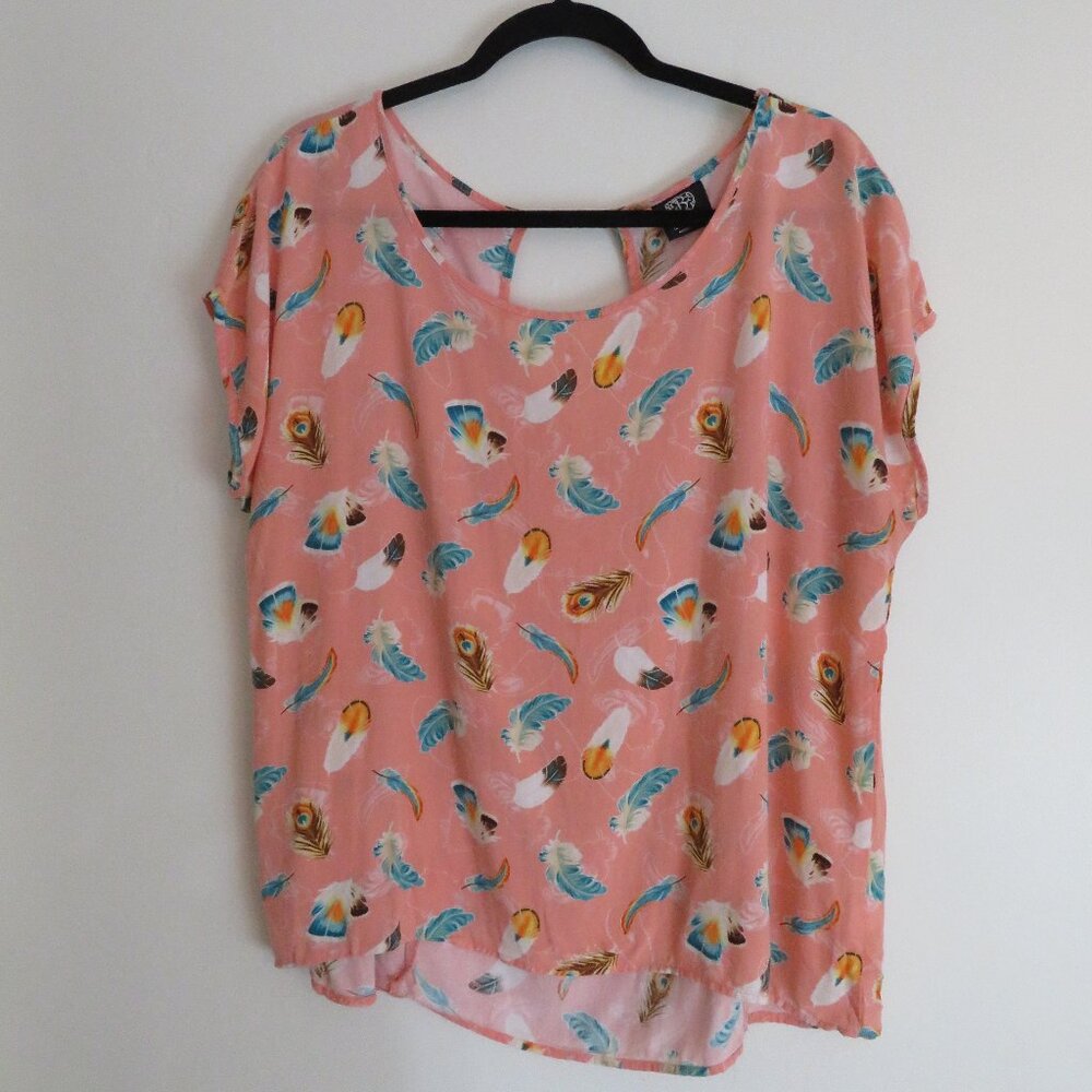 Bobeau | Size Large | Pink Feather Short Sleeve Shirt Top